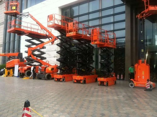 武漢垂直升降機租賃服務(wù) 鑫弘升設(shè)備租賃專業(yè)解析